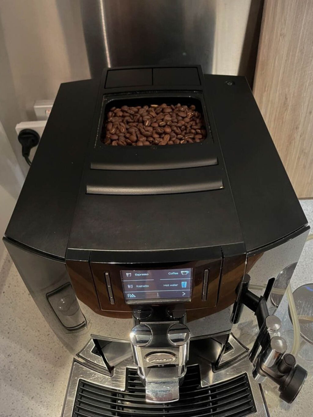 Jura E8 piano black from top with view inside bean hopper
