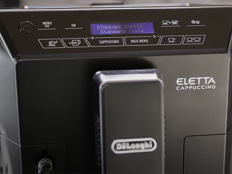 Screen and button options on the DeLonghi Eletta Cappuccino
