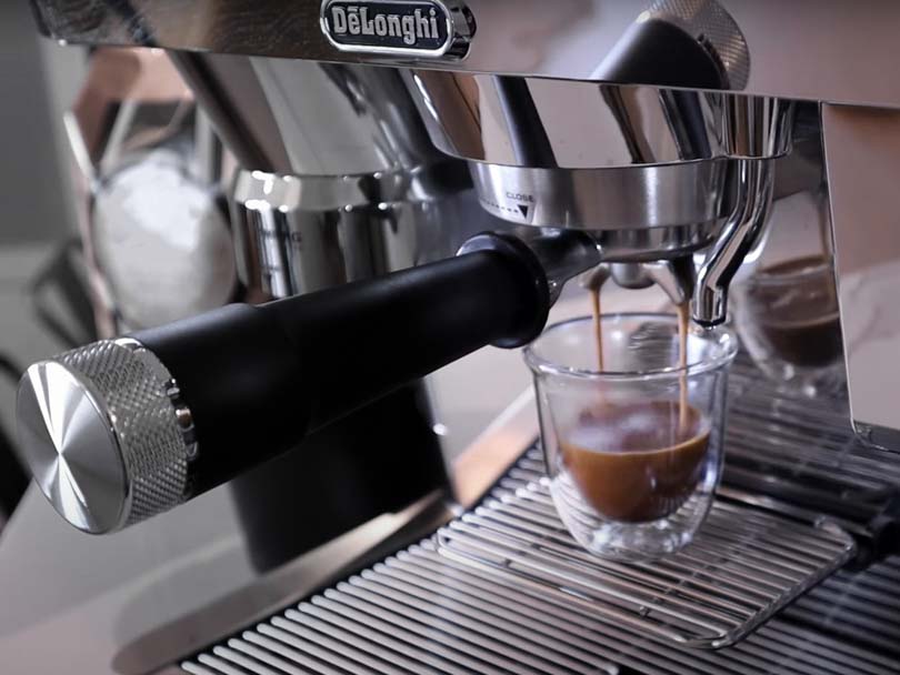 Brewing espresso on the DeLonghi La Specialista Maestro