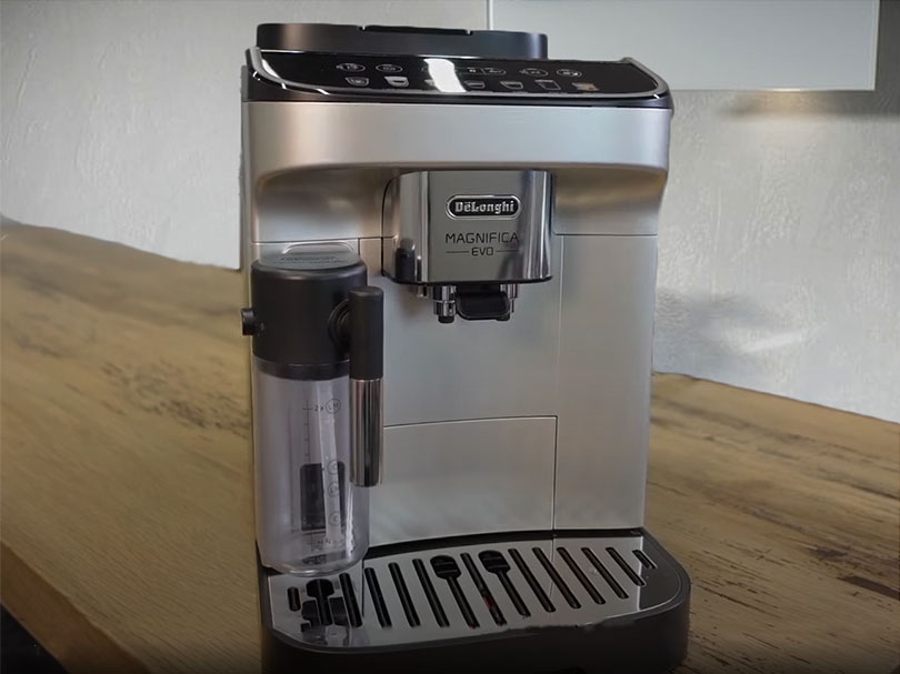 DeLonghi Magnifica Evo with LatteCrema