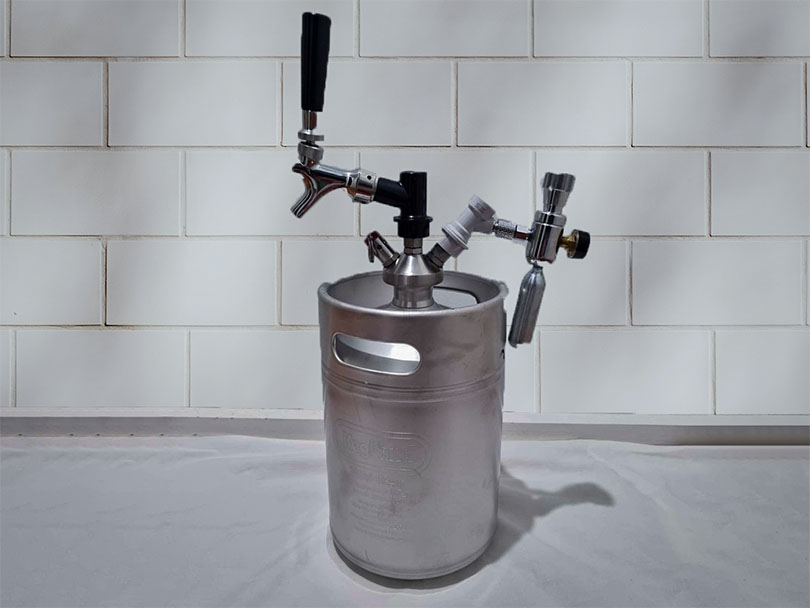 Mini keg for making nitro cold brew at home