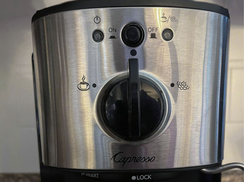 Close up of the dial and button on the front of the Capresso EC100