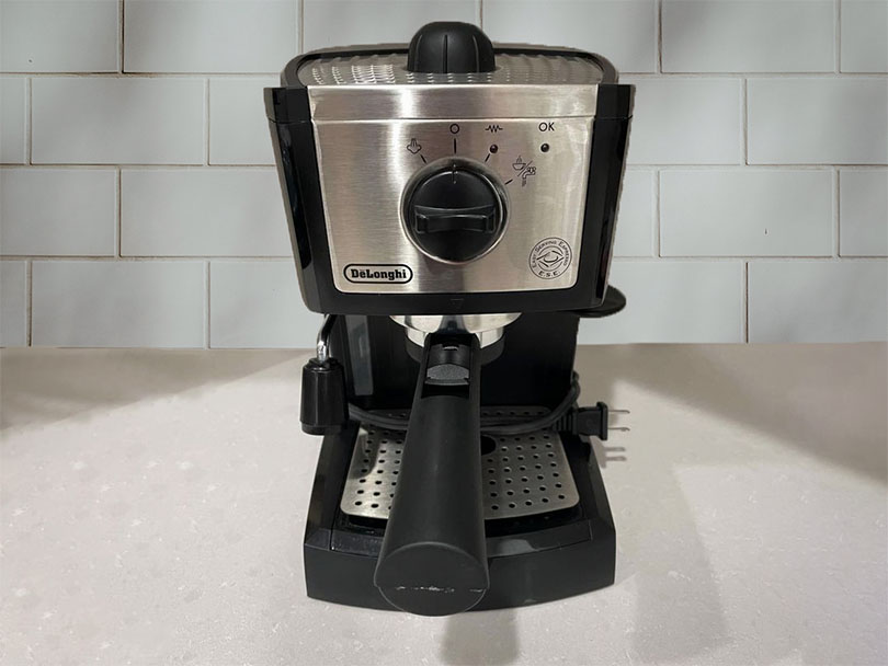 Front view of the DeLonghi EC155 budget espresso machine