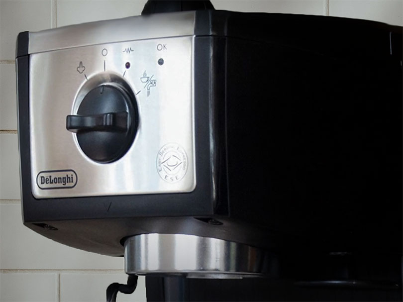 Close up of the user interface on the DeLonghi EC155