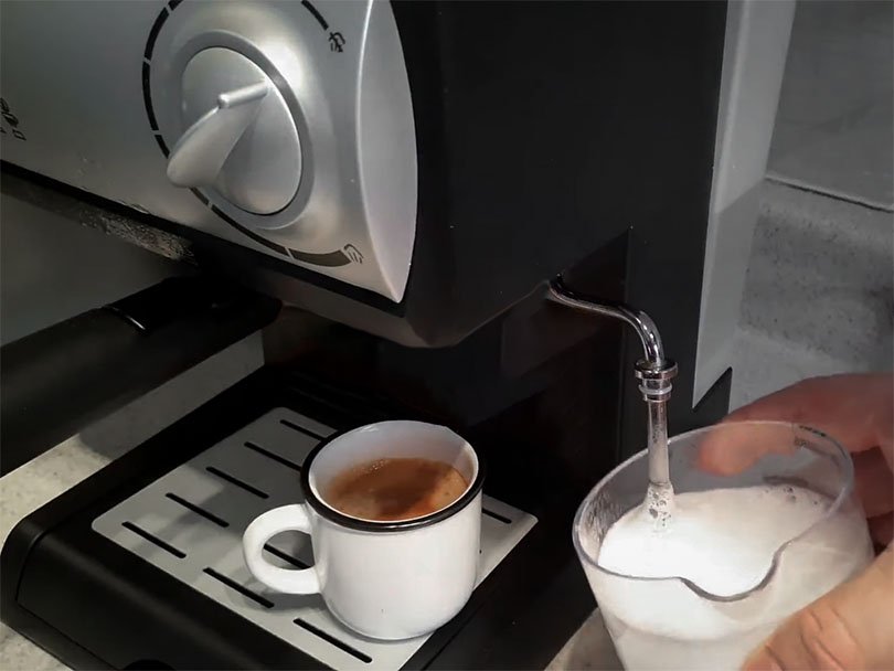 Frothing milk with the Hamilton Beach 40715 entry-level espresso/cappuccino machine