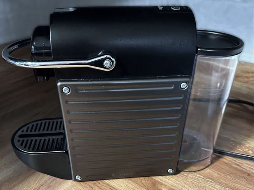 Side view of the Nespresso Pixie