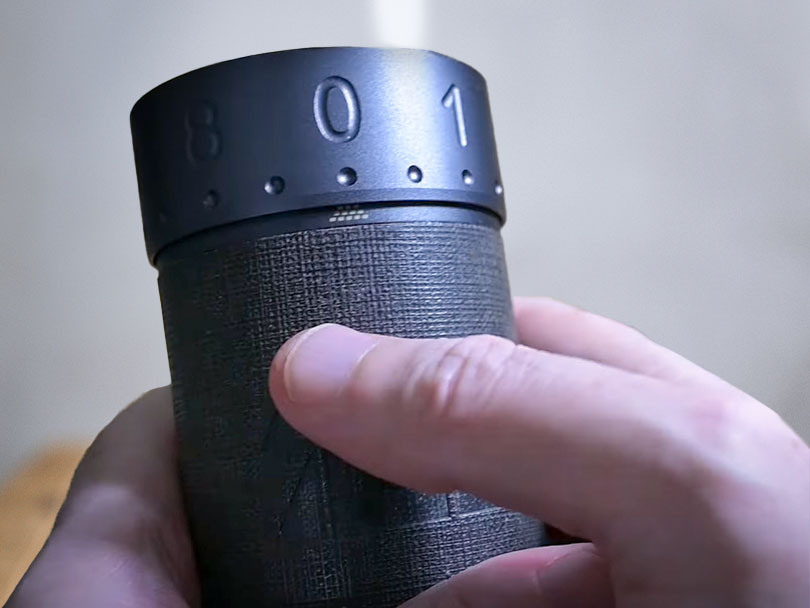 Close up of the 1Zpresso J Ultra adjustment dial with white arrow on 0