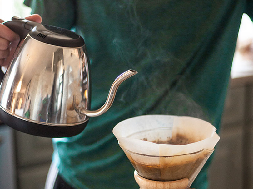 Using a gooseneck kettle to pour water into Chemex