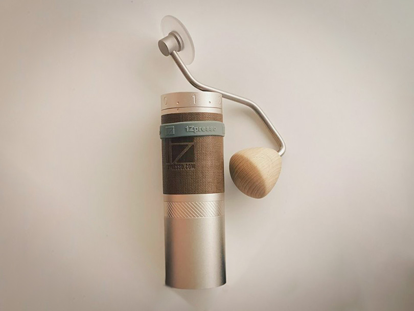 1Zpresso X Pro lying flat on a white surface