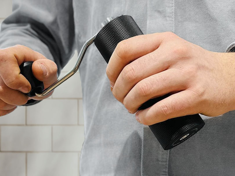 Using the Timemore C3 manual grinder