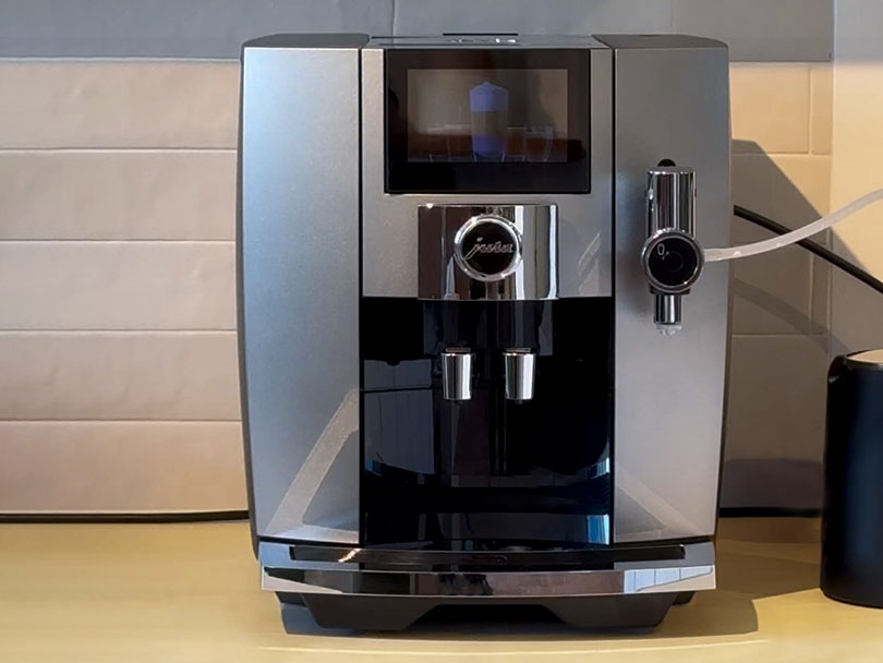 Jura J8 with Cool Control straight-on view