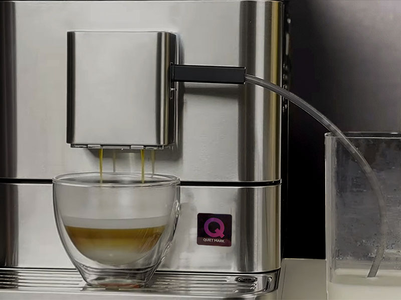 Making a cappuccino with the KF6 from KitchenAid