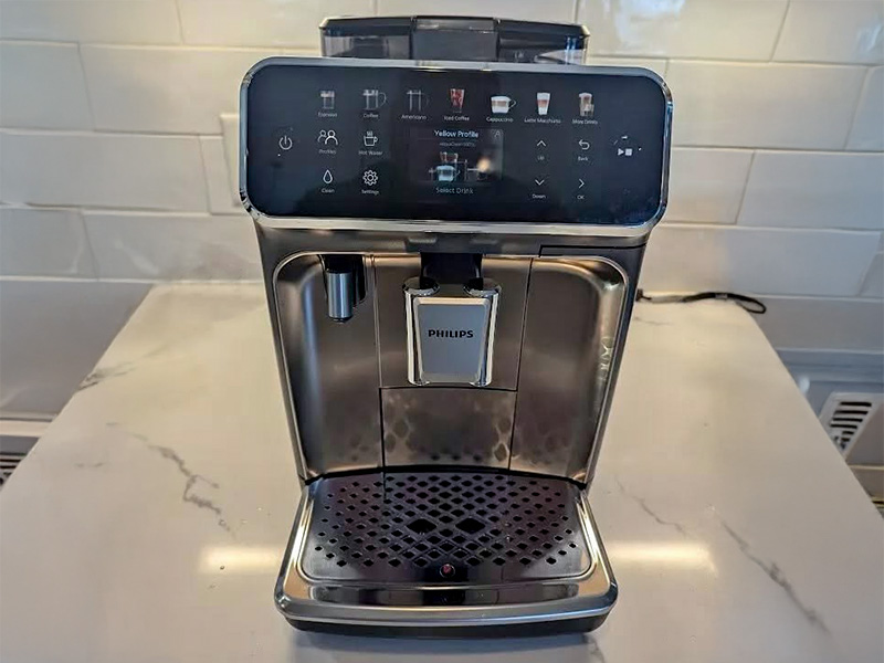Front view of the Philips 4400 espresso machine
