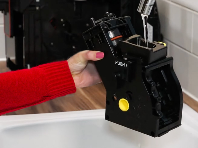 Cleaning the brew unit of the Gaggia Magenta Prestige