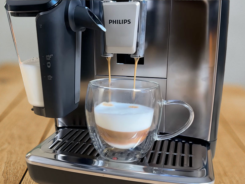 Philips 4400 in the middle of making a cappuccino