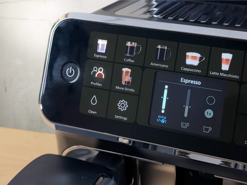 Close-up of the Philips 5500 screen showing the customization options and 'Extra Shot' setting for an Espresso