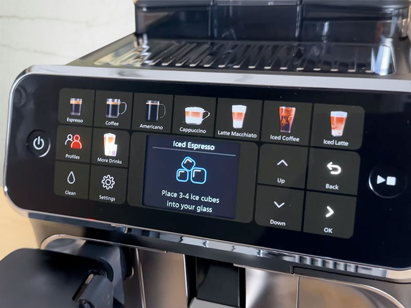 Philips 5500 screen displaying animation and instructions to add 3-4 ice cubes for an iced espresso