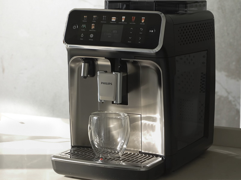 Side view of the Philips 5500 with an espresso glass sitting on the drip tray