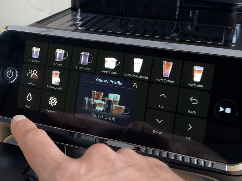 Finger pointing to the Profiles button on the Philips 5500, the display shows the Yellow Profile