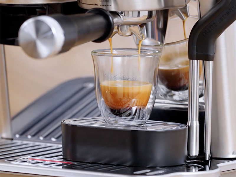Mid-way through making an espresso shot on the DeLonghi La Specialista Touch